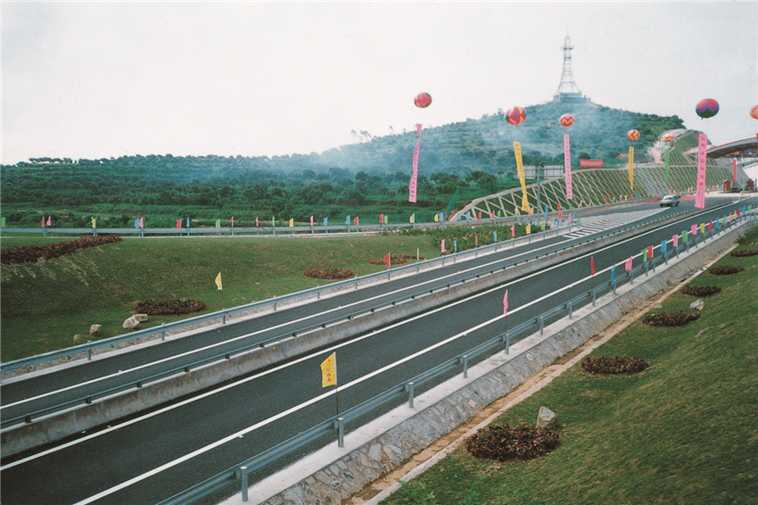 福建省福泉高速公路泉州段路面工程榮獲優勝獎.jpg